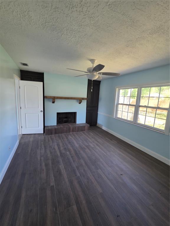 Building Photo - 9001 Spring Hill Dr