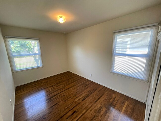 Building Photo - Upgraded Midtown Home with Beautiful Wood ...