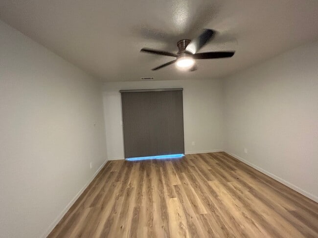 Building Photo - 3 Bedroom 2 Bathroom in NW Visalia
