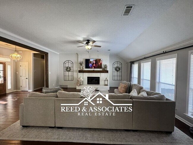 Building Photo - 4 bedrooms plus pool in Collierville!