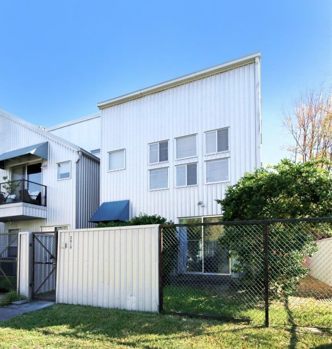 Building Photo - 2819 Crawford St