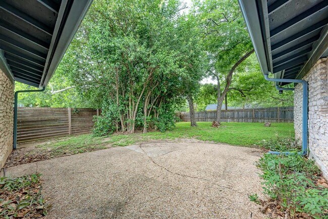 Building Photo - 6700 Kings Point
