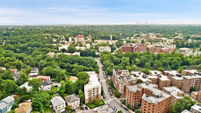 Building Photo - 355 Bronxville Rd