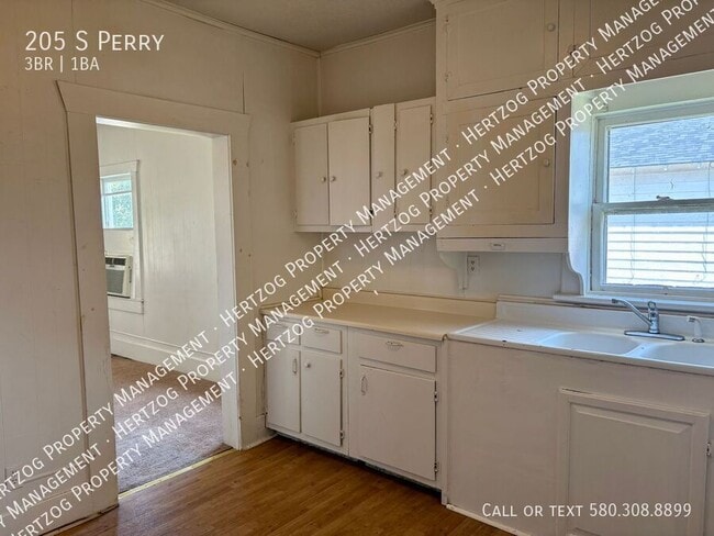 Building Photo - 205 S Perry-