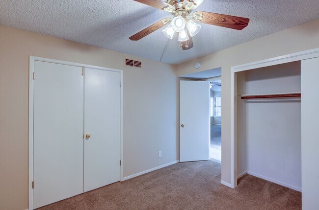 Building Photo - Marty 174