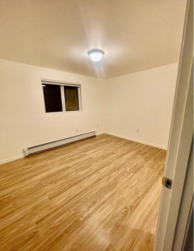 Building Photo - Fantastic 4 bedroom home on a large lot with a fenced in back yard in Eagle River! Available now