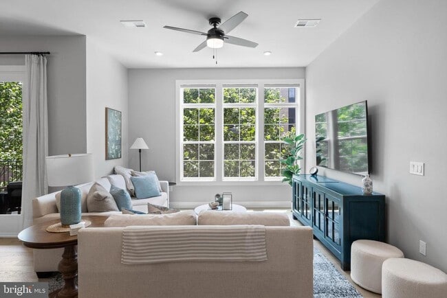 Building Photo - 43442 Croson Ln