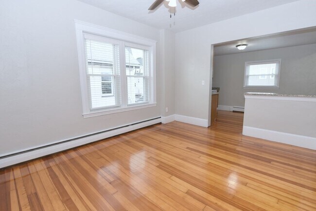 Building Photo - 499 Medford St