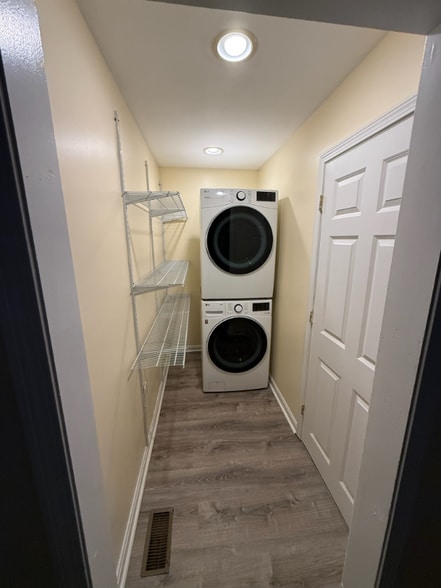 Building Photo - 693 Walnut St