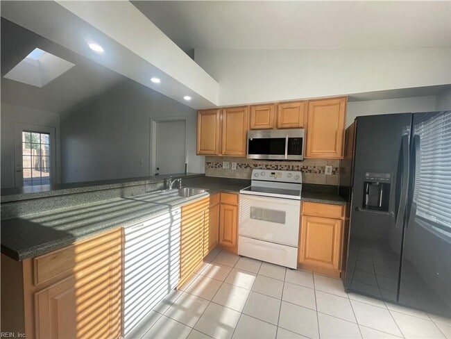 Building Photo - Modern Ranch Living in Indian Lakes - 3 Bedrooms, 2 Bathrooms