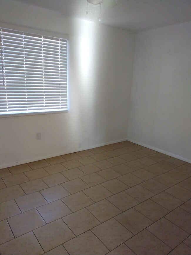 Building Photo - 1316 S Sandburg Dr