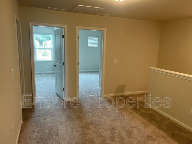 Building Photo - 240 Brook Farm Ln