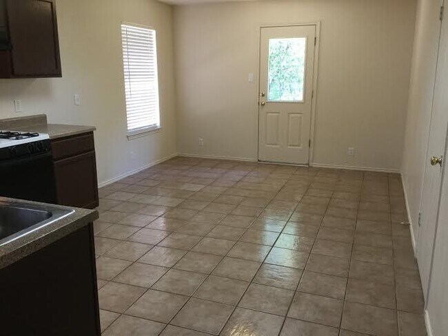 Building Photo - 9001 Kimono Ridge Dr