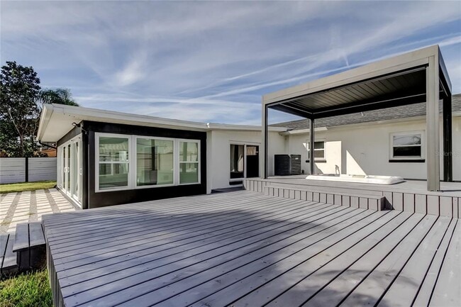 Building Photo - 8722 Elmwood Ln