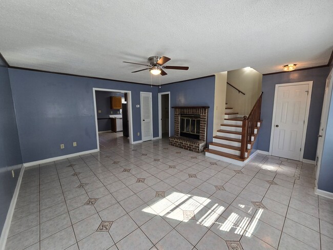 Building Photo - 2 Bedroom 2-1/2 Bathroom Townhouse Style Condo