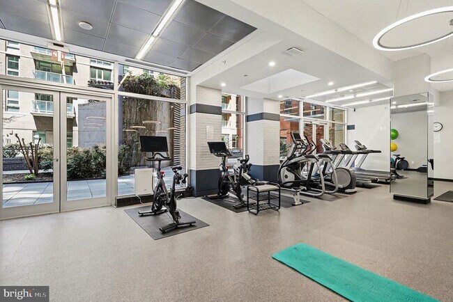 Building Photo - 1025 1st St SE