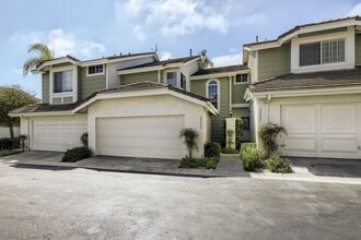 Building Photo - Beautifully Remodeled Townhome in the Cambria Community – Del Mar Heights