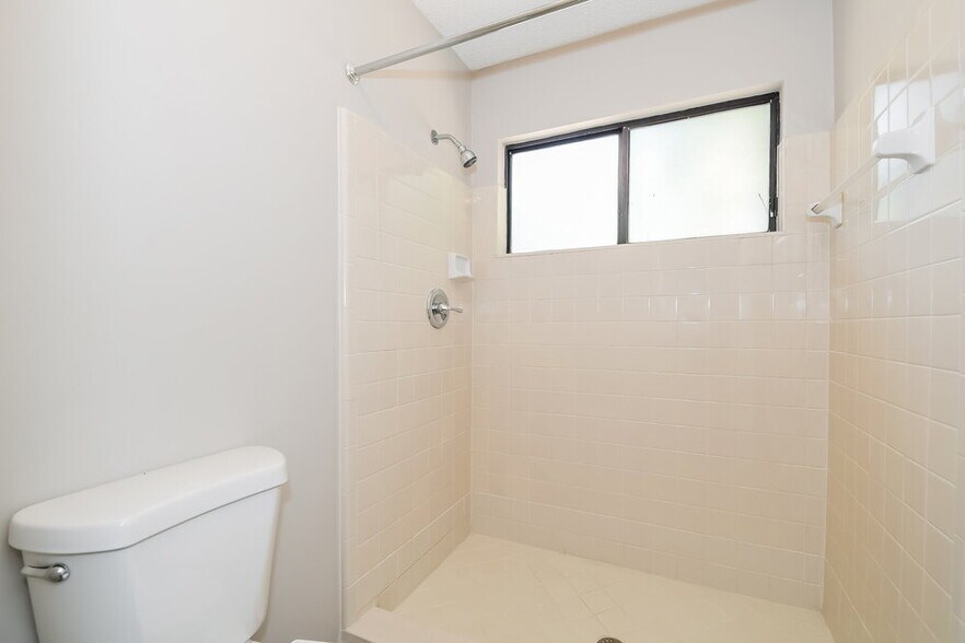 Building Photo - 10364 Windfern Ct N