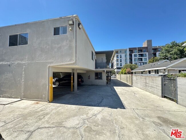 Building Photo - 1034 S Ardmore Ave