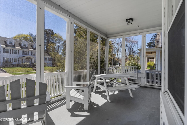 Building Photo - 1047 Waverly Pl