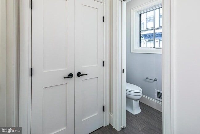 Building Photo - 22 Dickinson St