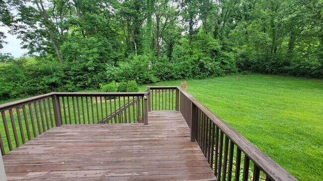 Building Photo - Fabulous 3 bedroom 3 bath walk- out ranch