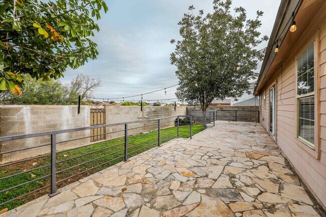 Building Photo - 9001 Taiga Ct