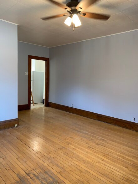 Building Photo - 415 9th St S