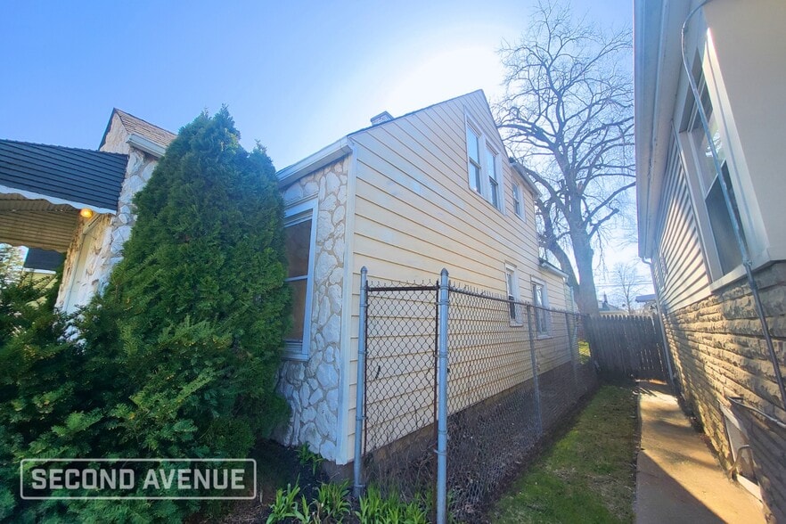 Building Photo - 12436 S Princeton Ave