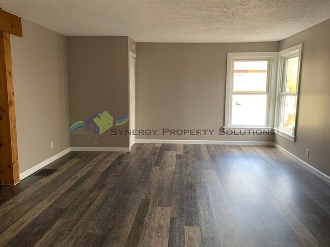 Building Photo - Rental Available!