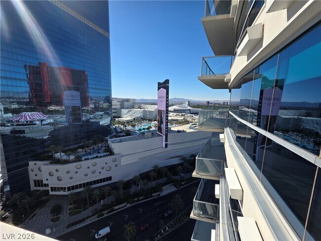 Building Photo - 2700 S Las Vegas Blvd