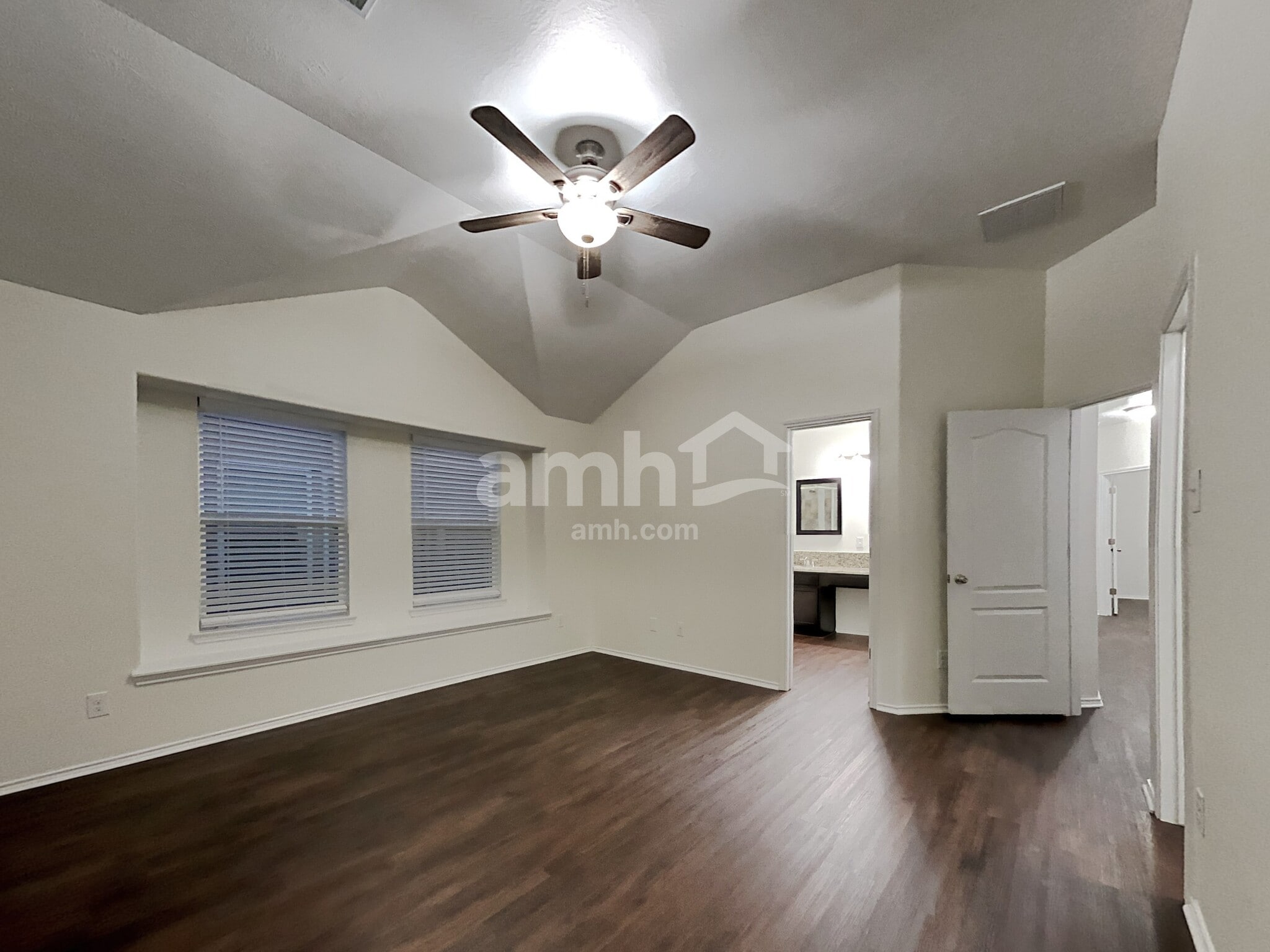 Building Photo - 2550 Riverway Dr