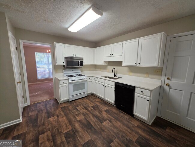 Building Photo - 302 Henley Way