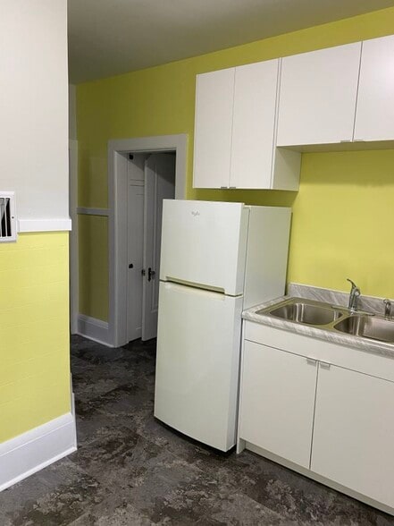 Kitchen - 215 Maple St