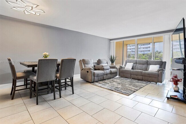 Building Photo - 1750 NE 191st St