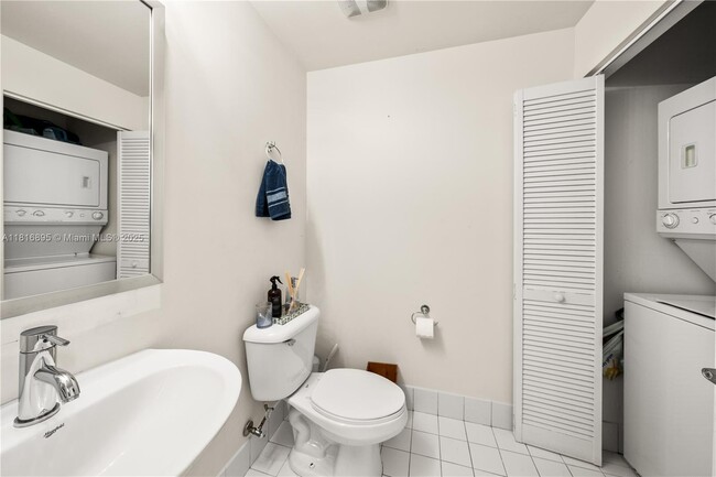 Building Photo - 888 Biscayne Blvd