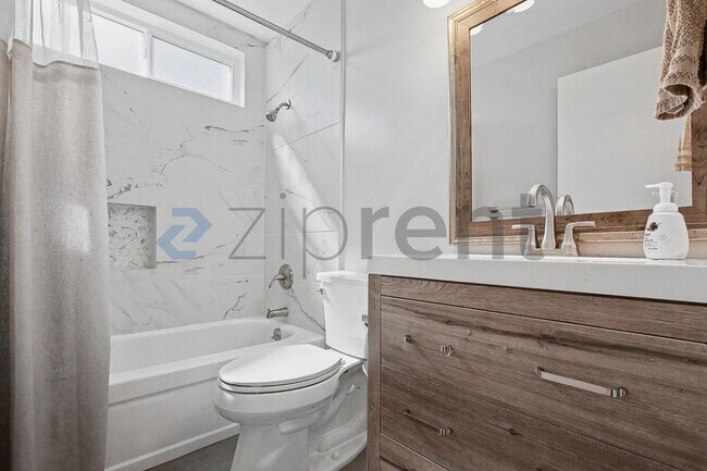 Building Photo - 2307 N Cirby Way