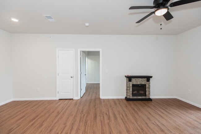 Building Photo - 137 Harmony Mdws Ct