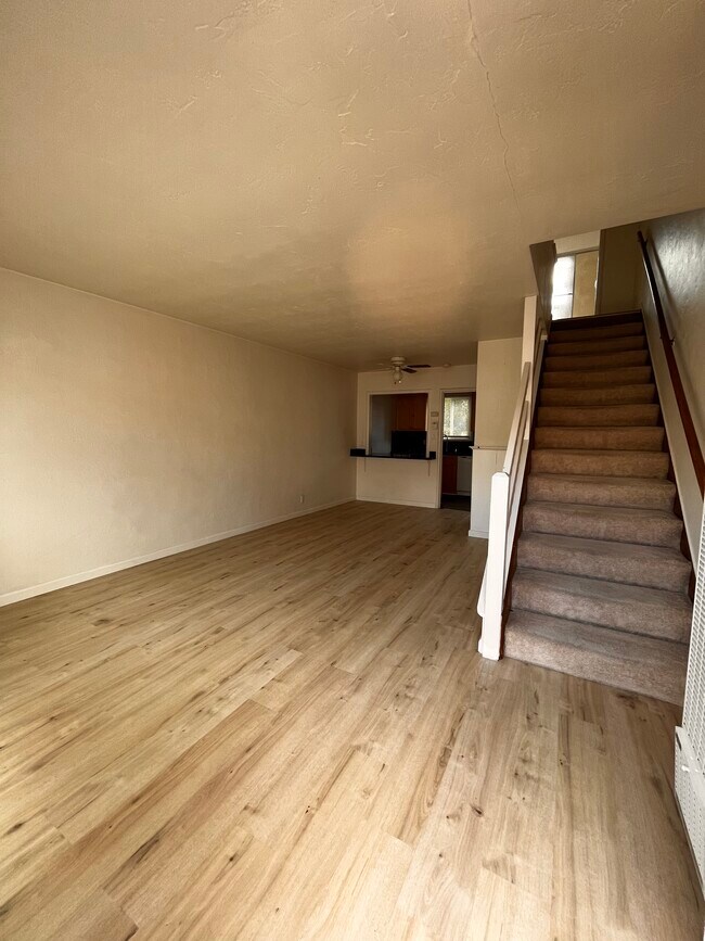 Building Photo - 6121 Fresno Ave