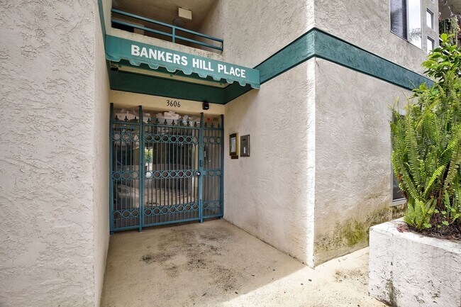 Building Photo - $3200 / Fabulous 2br / 2ba condo (Bankers ...