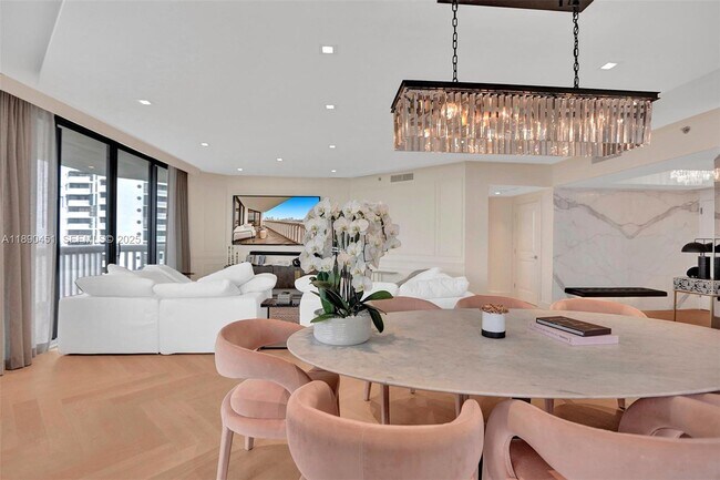 Building Photo - 2000 Island Blvd