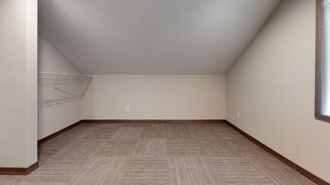 Building Photo - 882 20th Ave SE