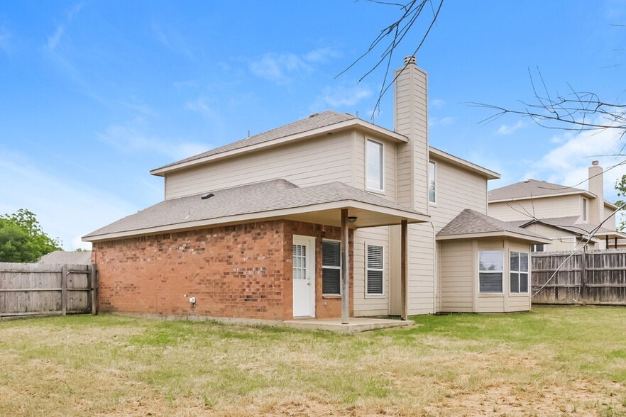 Building Photo - 2407 Creekwood