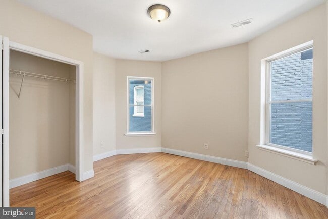 Building Photo - 720 Gresham Pl NW