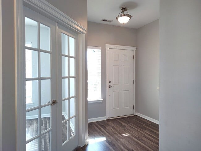 Building Photo - Pristine 4 bed, 2.5 bath Home Located in the Falcon Ridge Community!