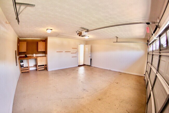 Building Photo - Prattville Home