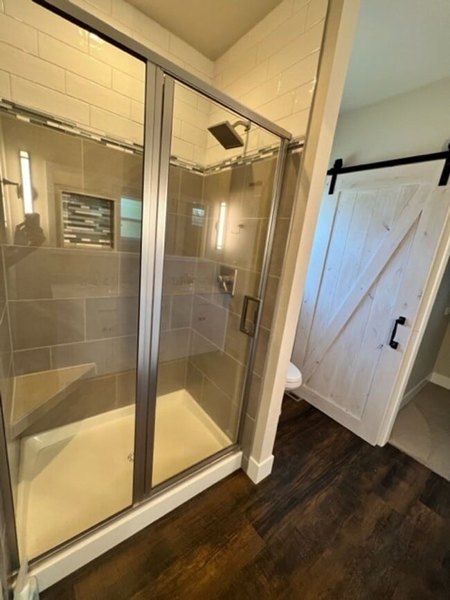 Building Photo - Stylish 3 Bedroom Duplex with Scenic Views and Modern Amenities: Your Perfect Redmond Retreat
