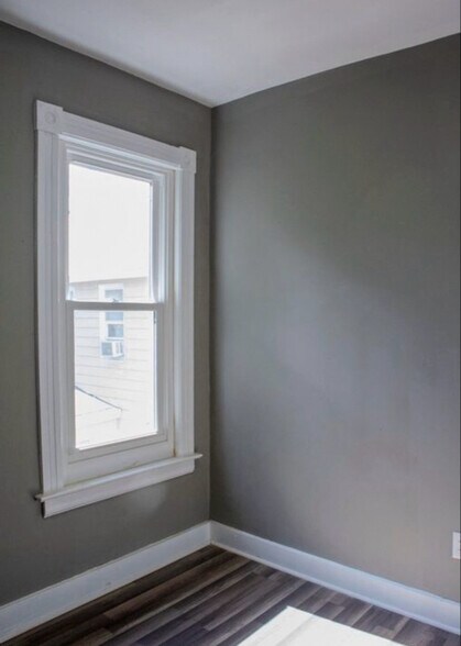 Building Photo - 2030 Euclid Ave