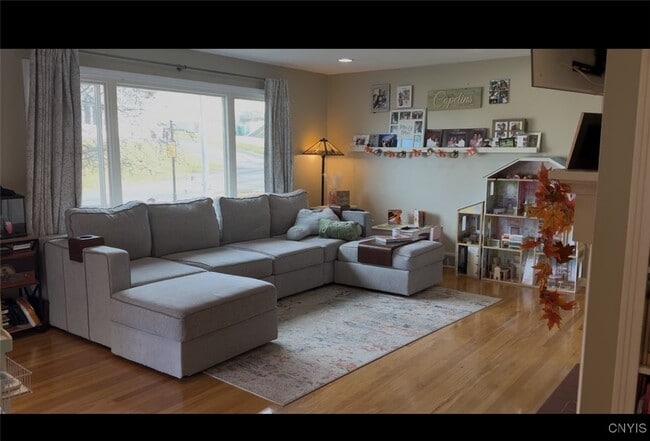 Building Photo - 12 Forest Rd