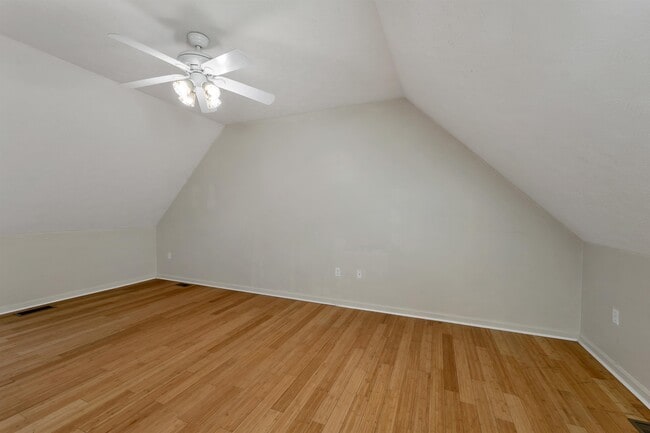 Building Photo - 32 Suffolk Ct